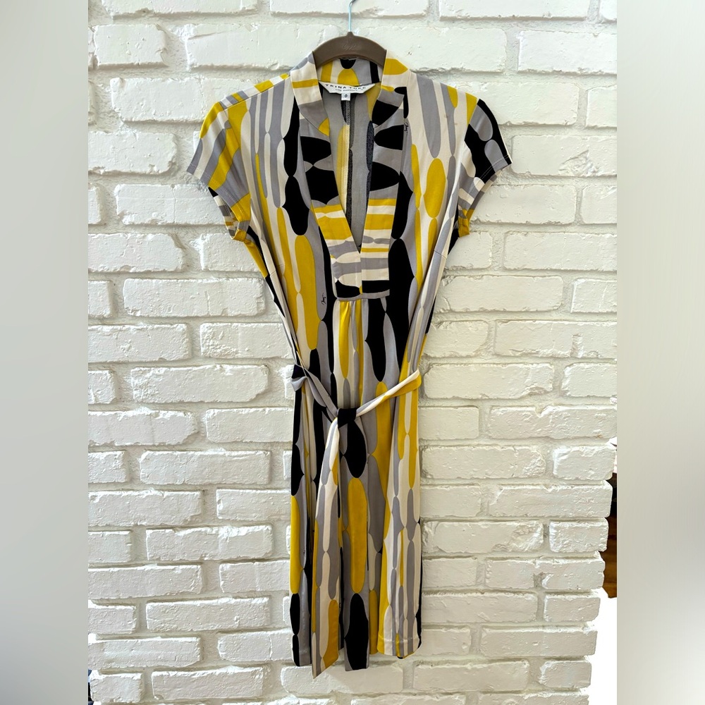 Unique Trina Turk mod silk dress size 0
